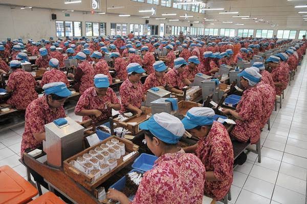 Cukai Rokok Direncanakan Naik Di 2023, Pekerja Industri Rokok Ketar ...